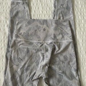 Lululemon 28” Wunder Under HR Tight Luxtreme Size 4